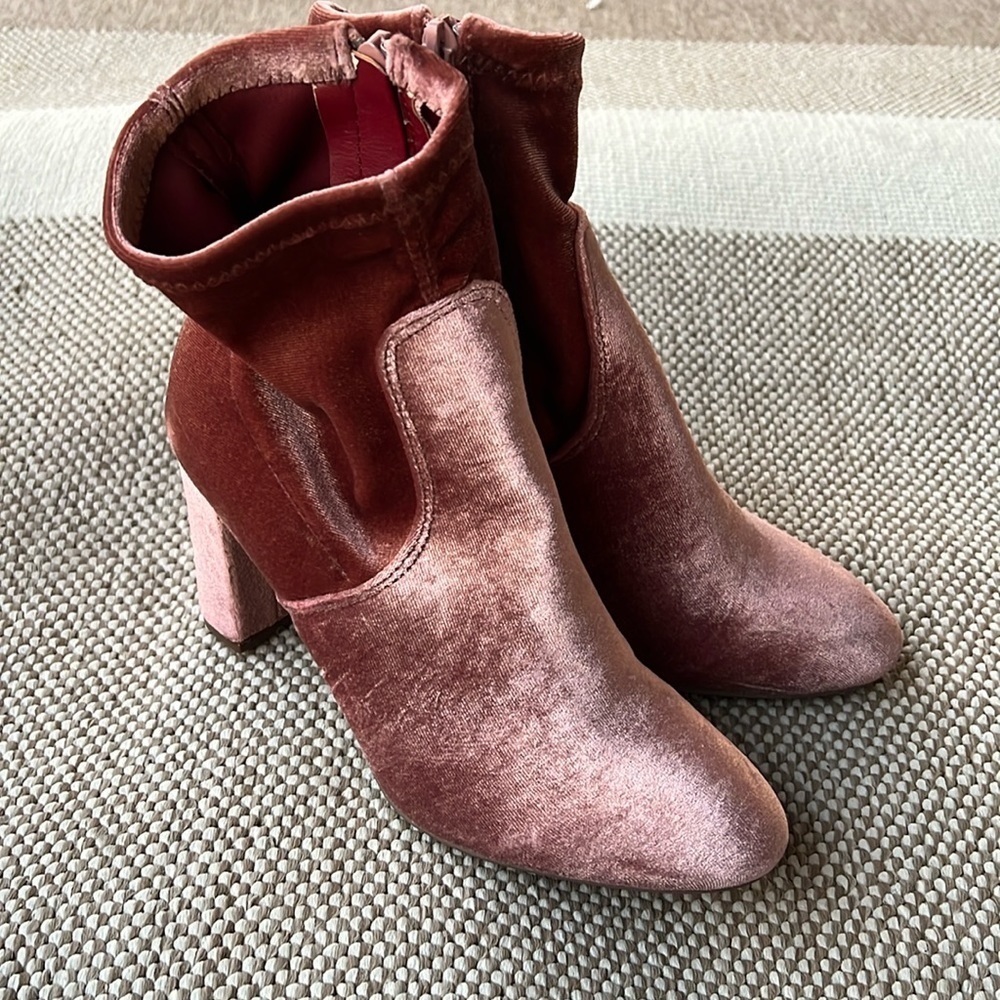 Madden Girl Robin Velour Metallic Mauve Sock Ankle Boots Sz 7